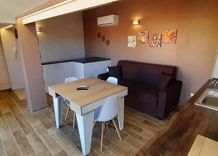 Donjon Centro Storico 3* カステルブオーノ