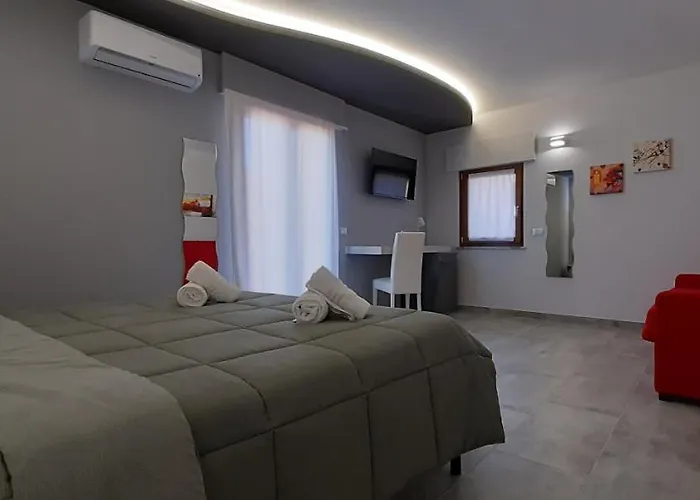 Donjon Centro Storico 3* カステルブオーノ